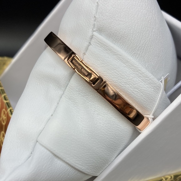 VDAY SALE 🎁 FINAL ⬇️ Michael Kors Rose Gold Heart Charm Bangle - Picture 6 of 6